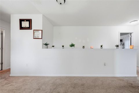 House in Gibsonton, Florida 5 bedrooms, 248.42 sq.m. № 2259056 - photo 20