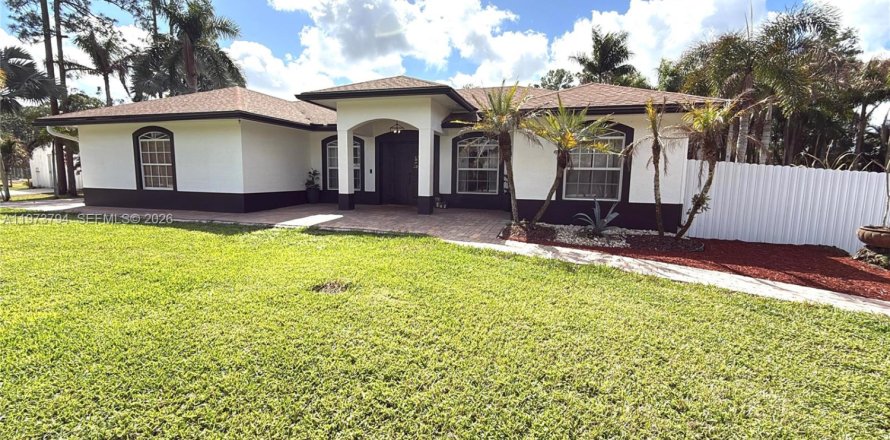 House in Loxahatchee Groves, Florida 3 bedrooms, 137.4 sq.m. № 2036246