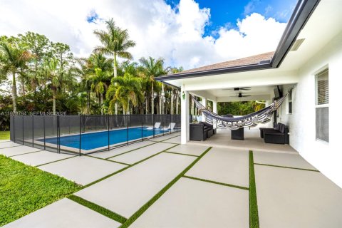 Купить виллу или дом в Локсахатчи-Гроувс, Флорида 3 спальни, 137.4м2, № 2036246 - фото 11