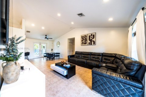 Купить виллу или дом в Локсахатчи-Гроувс, Флорида 3 спальни, 137.4м2, № 2036246 - фото 13