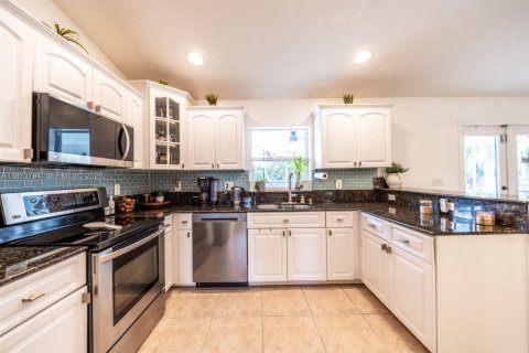 Купить виллу или дом в Локсахатчи-Гроувс, Флорида 3 спальни, 137.4м2, № 2036246 - фото 16