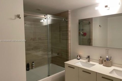 Condo in Miami, Florida, 1 bedroom  № 2052951 - photo 9