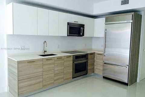 Condo in Miami, Florida, 1 bedroom  № 2052951 - photo 24