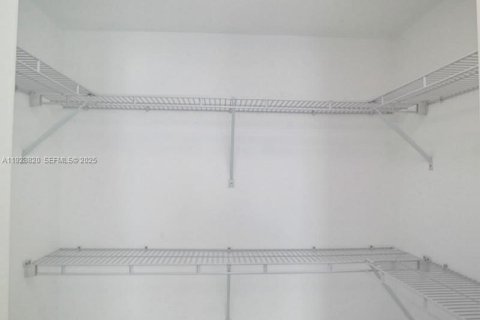 Condo in Miami, Florida, 1 bedroom  № 2052951 - photo 26