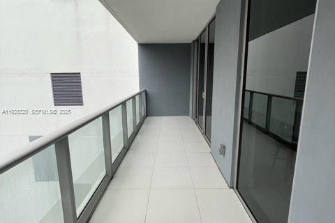 Condo in Miami, Florida, 1 bedroom  № 2052951 - photo 17