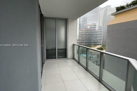 Condo in Miami, Florida, 1 bedroom  № 2052951 - photo 18