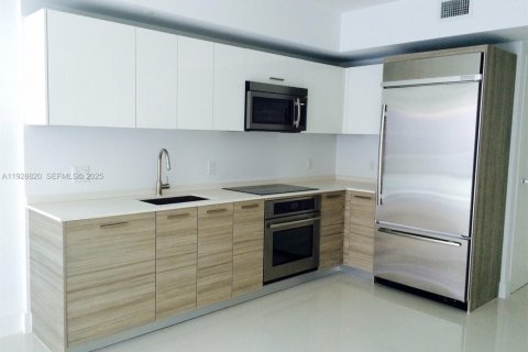 Condo in Miami, Florida, 1 bedroom  № 2052951 - photo 3
