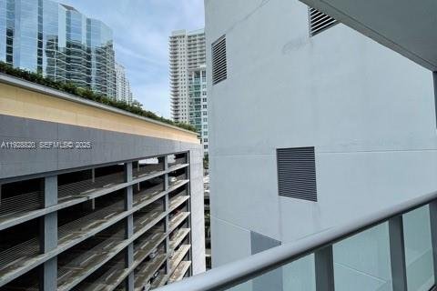 Condo in Miami, Florida, 1 bedroom  № 2052951 - photo 13