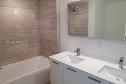 Condo in Miami, Florida, 1 bedroom  № 2052951 - photo 4