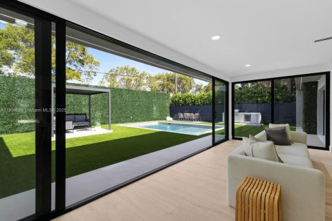 Casa en venta en Miami, Florida, 5 dormitorios № 1967114 - foto 27