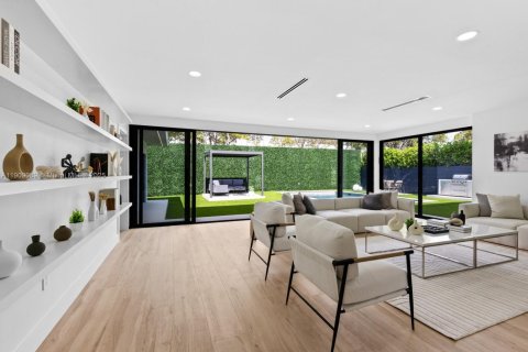 Casa en venta en Miami, Florida, 5 dormitorios № 1967114 - foto 25