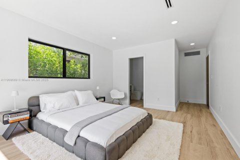 Casa en venta en Miami, Florida, 5 dormitorios № 1967114 - foto 13