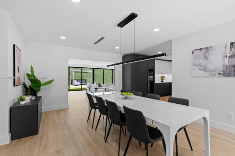 Casa en venta en Miami, Florida, 5 dormitorios № 1967114 - foto 29