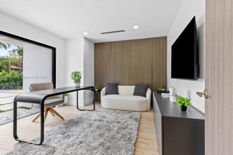 Casa en venta en Miami, Florida, 5 dormitorios № 1967114 - foto 10