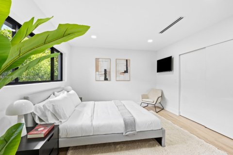 Casa en venta en Miami, Florida, 5 dormitorios № 1967114 - foto 16