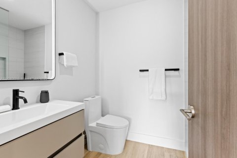 Casa en venta en Miami, Florida, 5 dormitorios № 1967114 - foto 14