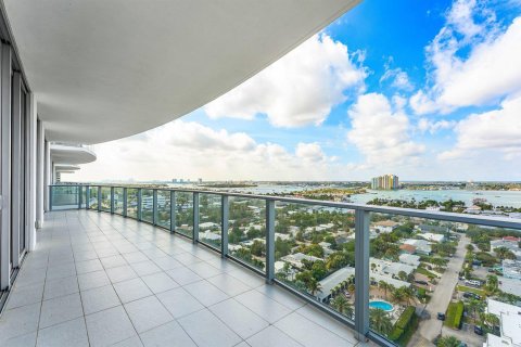 Condo in Riviera Beach, Florida, 2 bedrooms  № 2158351 - photo 25