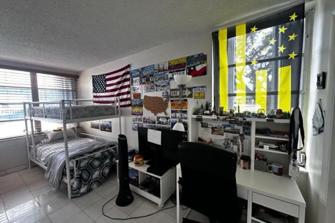 Condo in Miami, Florida, 2 bedrooms  № 1860086 - photo 17