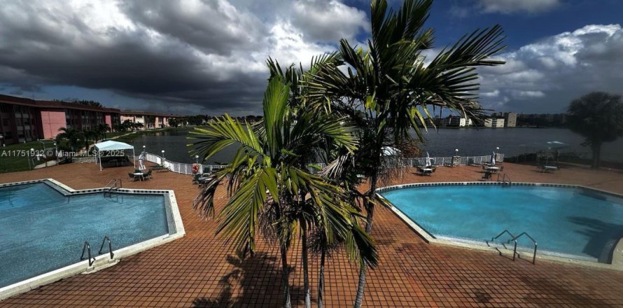 Condo in Miami, Florida, 2 bedrooms  № 1860086