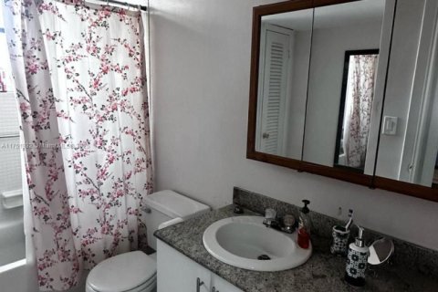 Condo in Miami, Florida, 2 bedrooms  № 1860086 - photo 22