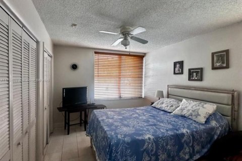 Condo in Miami, Florida, 2 bedrooms  № 1860086 - photo 15