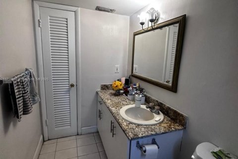 Condo in Miami, Florida, 2 bedrooms  № 1860086 - photo 20