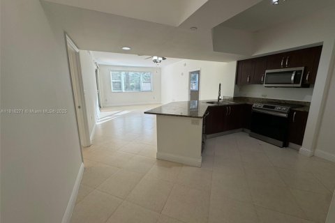 Condo in Aventura, Florida, 2 bedrooms  № 1770267 - photo 1