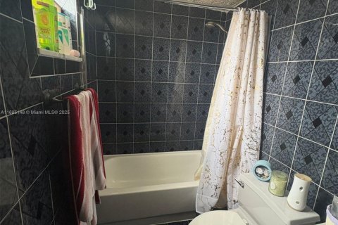 Купить кондоминиум в Хайалиа, Флорида 2 спальни, 82.68м2, № 1860752 - фото 11