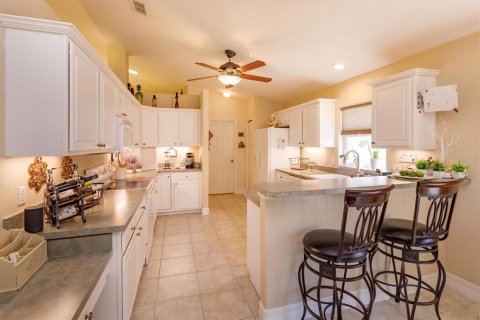 House in Clermont, Florida 3 bedrooms, 171.22 sq.m. № 2091606 - photo 14