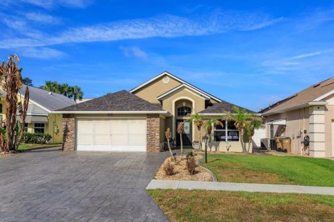 House in Clermont, Florida 3 bedrooms, 171.22 sq.m. № 2091606