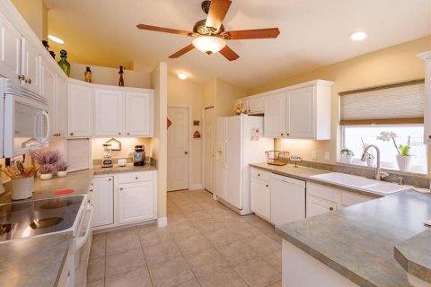 House in Clermont, Florida 3 bedrooms, 171.22 sq.m. № 2091606 - photo 15