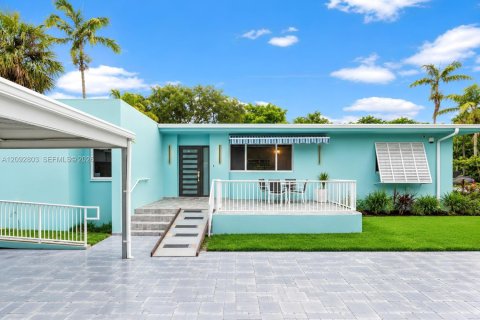 Casa en venta en Miami, Florida, 4 dormitorios, 219.71 m2 № 2382723 - foto 2