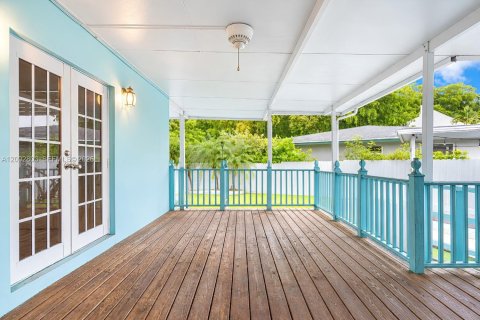Casa en venta en Miami, Florida, 4 dormitorios, 219.71 m2 № 2382723 - foto 25