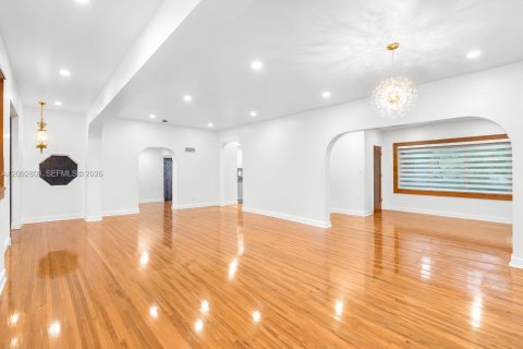 Casa en venta en Miami, Florida, 4 dormitorios, 219.71 m2 № 2382723 - foto 5