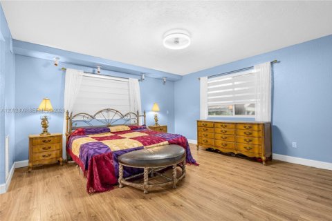 Casa en venta en Miami, Florida, 4 dormitorios, 219.71 m2 № 2382723 - foto 17