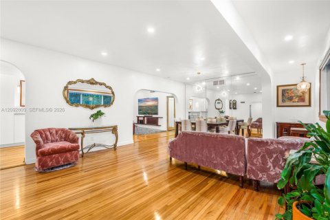 Casa en venta en Miami, Florida, 4 dormitorios, 219.71 m2 № 2382723 - foto 6