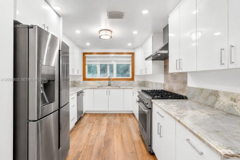Casa en venta en Miami, Florida, 4 dormitorios, 219.71 m2 № 2382723 - foto 11
