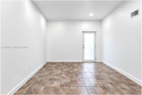 Casa en venta en Miami, Florida, 4 dormitorios, 219.71 m2 № 2382723 - foto 22