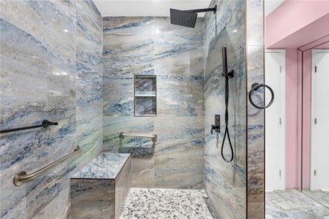 Casa en venta en Miami, Florida, 4 dormitorios, 219.71 m2 № 2382723 - foto 20