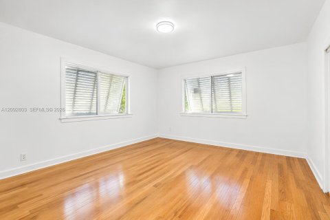 Casa en venta en Miami, Florida, 4 dormitorios, 219.71 m2 № 2382723 - foto 12