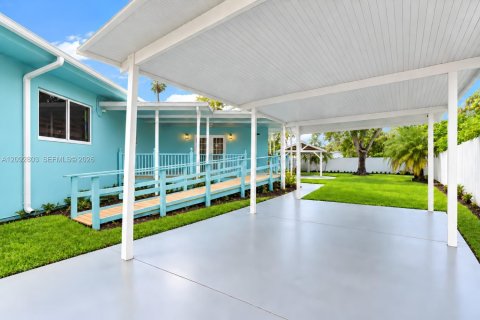 Casa en venta en Miami, Florida, 4 dormitorios, 219.71 m2 № 2382723 - foto 27