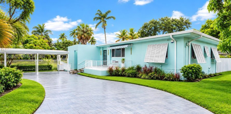 Casa en Miami, Florida 4 dormitorios, 219.71 m2 № 2382723