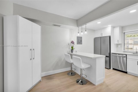 Condo in Tamarac, Florida, 2 bedrooms  № 1770425 - photo 13