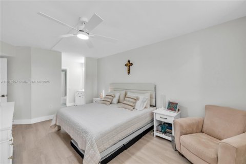 Condo in Tamarac, Florida, 2 bedrooms  № 1770425 - photo 24