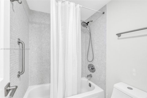 Condo in Tamarac, Florida, 2 bedrooms  № 1770425 - photo 26