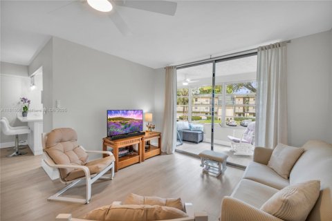 Condo in Tamarac, Florida, 2 bedrooms  № 1770425 - photo 19