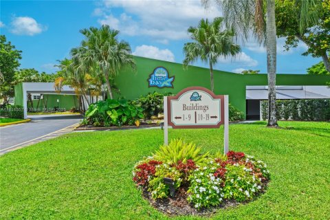 Condo in Tamarac, Florida, 2 bedrooms  № 1770425 - photo 1