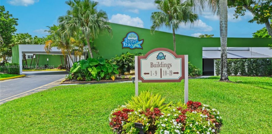 Condo in Tamarac, Florida, 2 bedrooms № 1770425