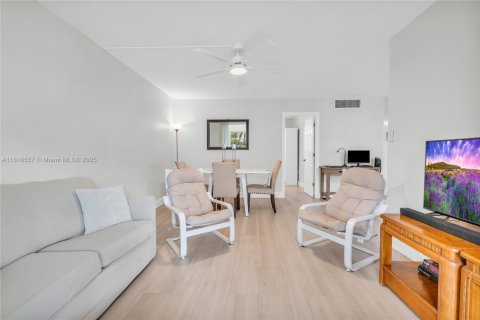 Condo in Tamarac, Florida, 2 bedrooms  № 1770425 - photo 21