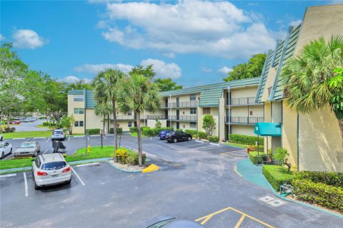 Condo in Tamarac, Florida, 2 bedrooms  № 1770425 - photo 6